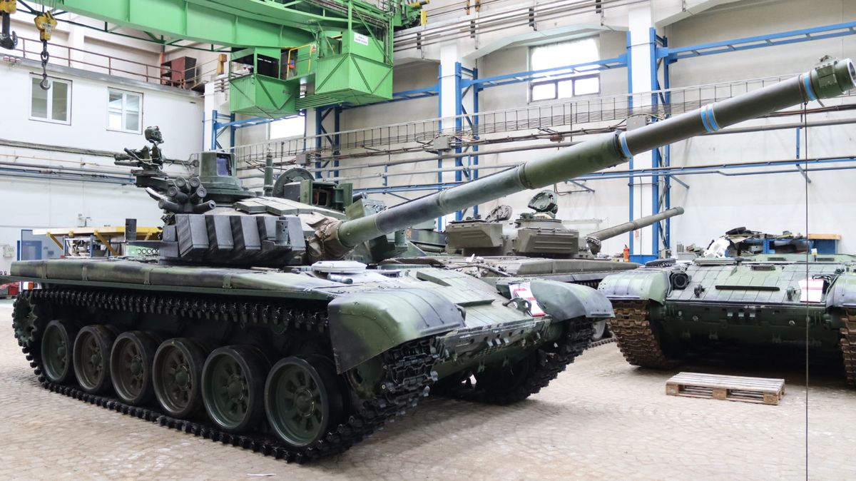 „Klasická smlouva, žádné dary.“ Jak se opravují tanky pro Ukrajince